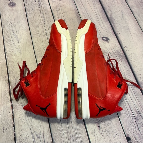 Jordan Flight Origin 3. Size 5.5Y
Gym Red/Black-White-Black - Picture 14 of 16